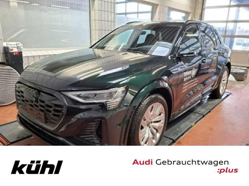 Grün Gebraucht 2024 Audi SQ8 e-tron SUV | 74.980 € (Teuer) - Bild 1/4