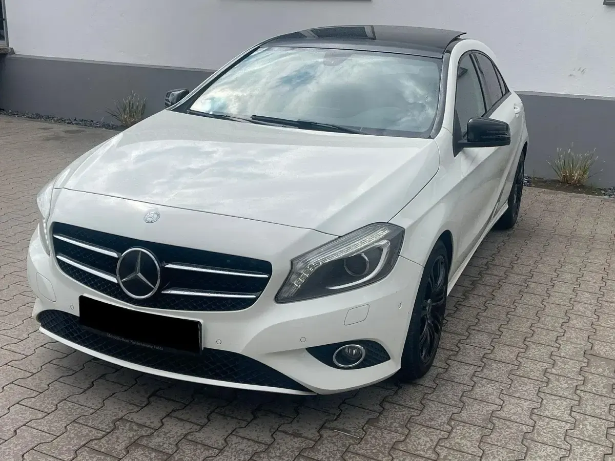 Gebraucht Mercedes A180 122 PS (89 kW) 2012 Weiß Limousine