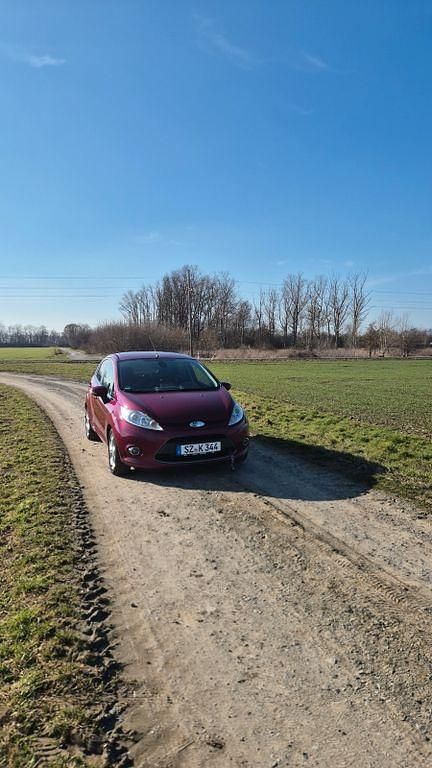 Gebraucht Ford Fiesta Trend 97 PS (71 kW) 2009 Rot Kleinwagen