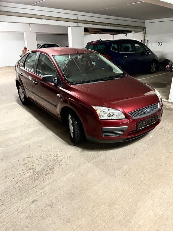 Rot Gebraucht 2005 Ford Focus Trend Limousine | 3.000 € (Fairer Preis) - Bild 1/4