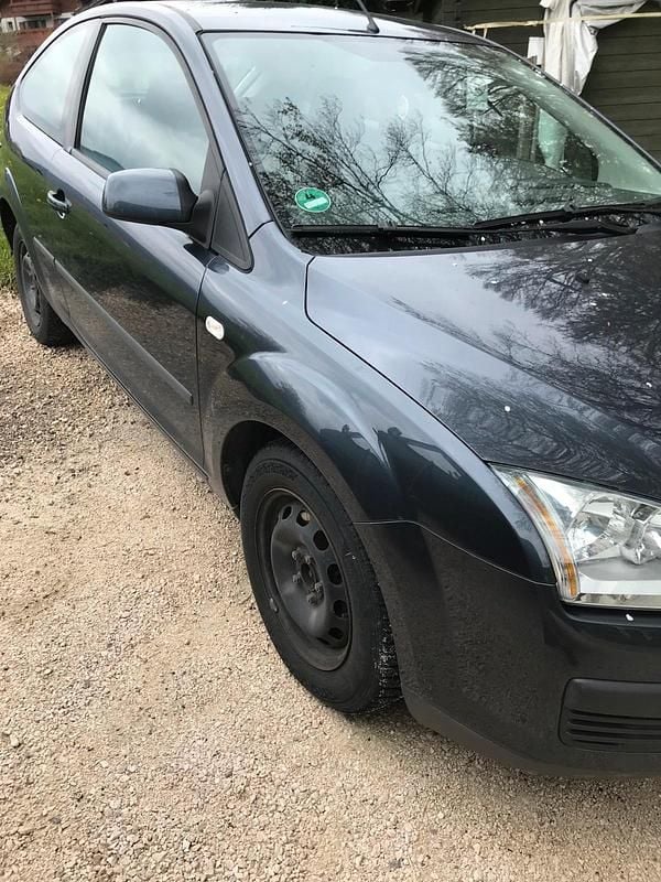 Second-hand Ford Focus 80 CP (58 kW) 2006 Albastru Berlinǎ