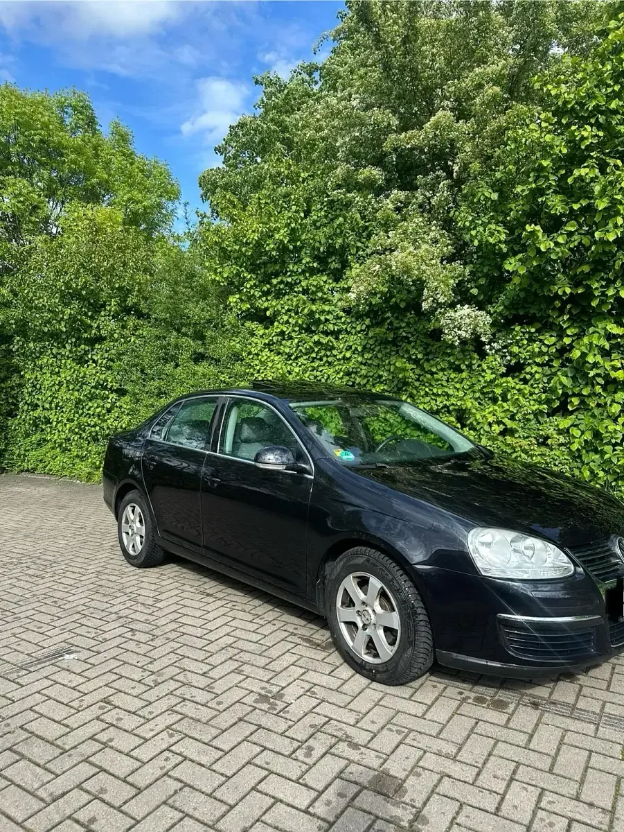 Gebraucht VW Jetta 105 PS (77 kW) 2008 Schwarz Limousine