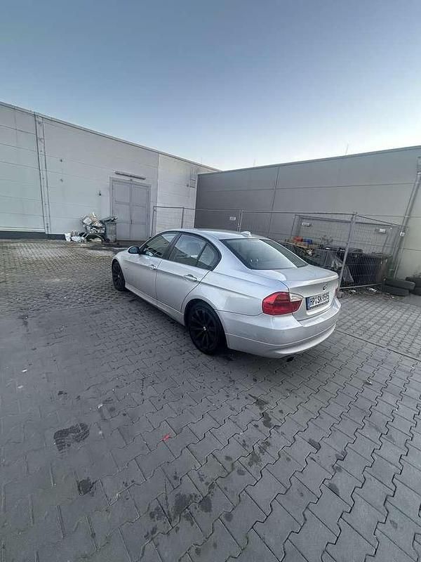 Gebraucht BMW 320 163 PS (119 kW) 2007 Grau Limousine