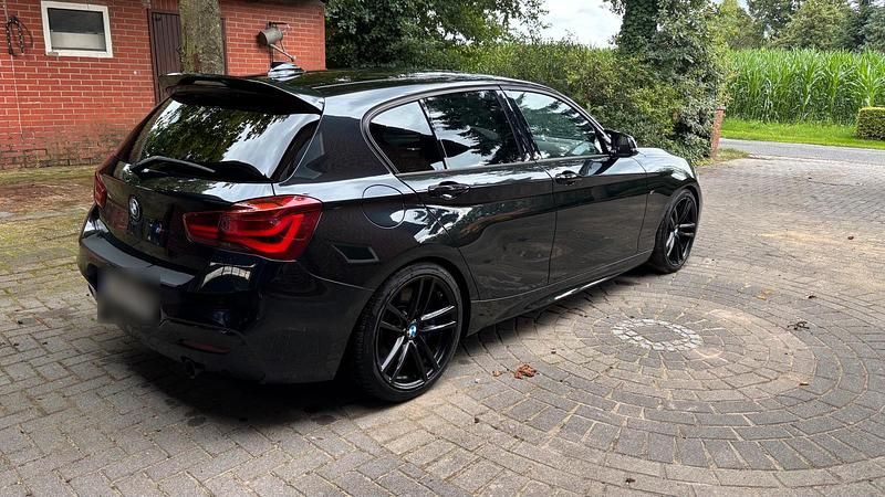Schwarz Gebraucht 2016 BMW M135 Kleinwagen | 28.500 € (Teuer) - Bild 1/4