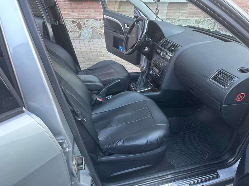 Grau Gebraucht 2004 Ford Mondeo Trend Limousine | 2.200 € (Fairer Preis) - Bild 1/4