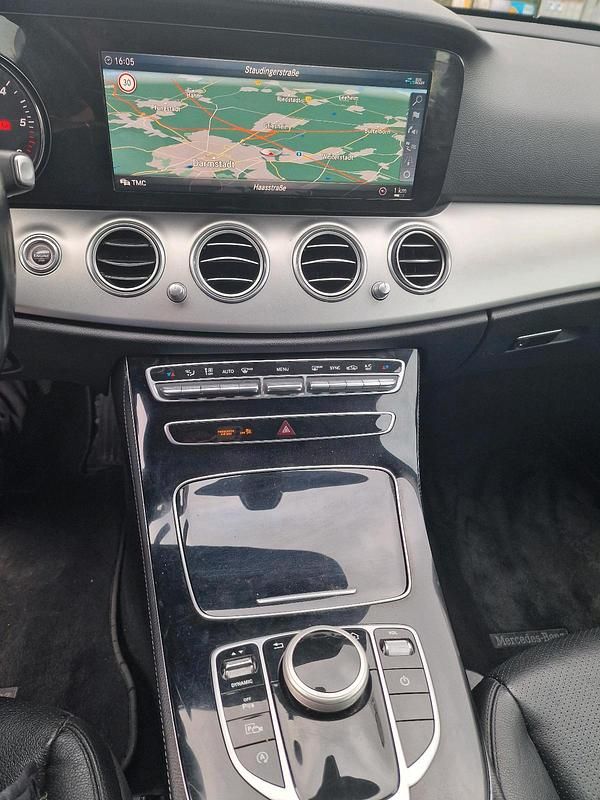 Gebraucht Mercedes E200 150 PS (110 kW) 2020 Beige Limousine