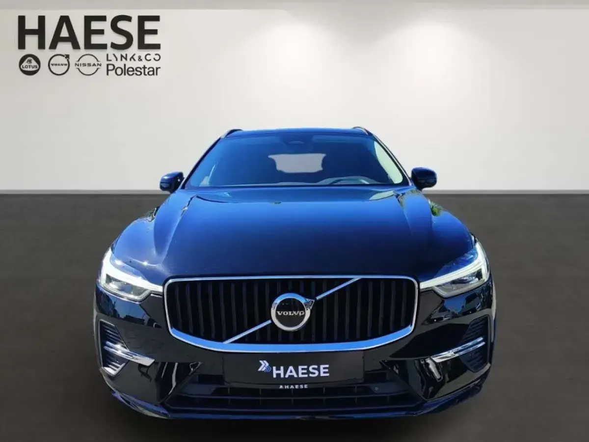 Gebraucht Volvo XC60 Core 197 PS (144 kW) 2023 Onyx black / metallic SUV