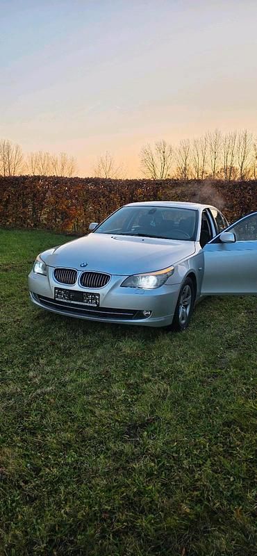 Silber Gebraucht 2025 BMW 523 Limousine | 4.500 € - Bild 1/4