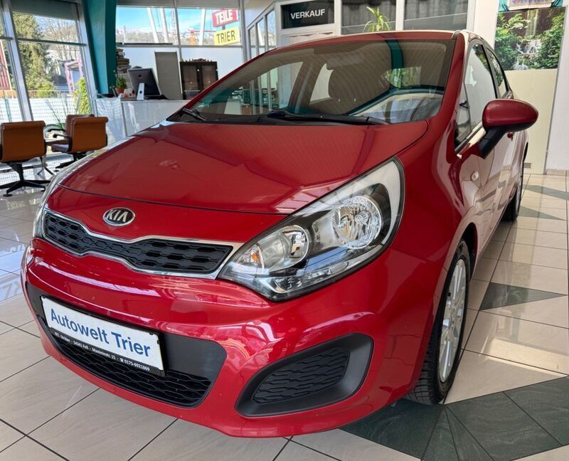 Rot Gebraucht 2013 Kia Rio Edition 7 Limousine | 4.490 € (Guter Preis) - Bild 1/4