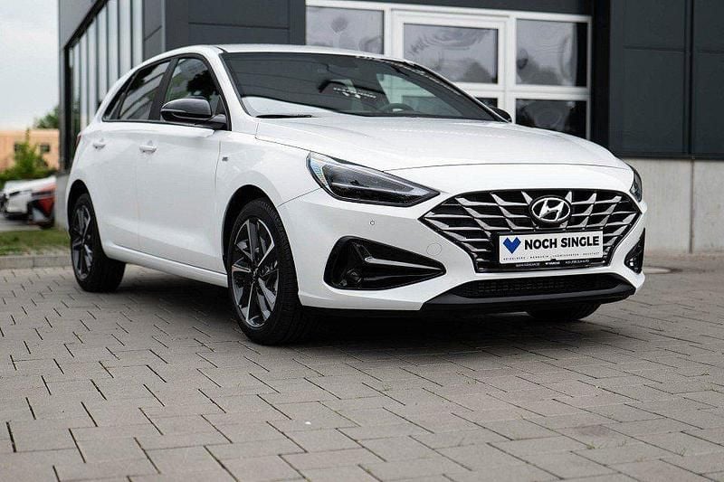 Atlas white Gebraucht 2024 Hyundai i30 Advantage Limousine | 21.490 € (Guter Preis) - Bild 1/4