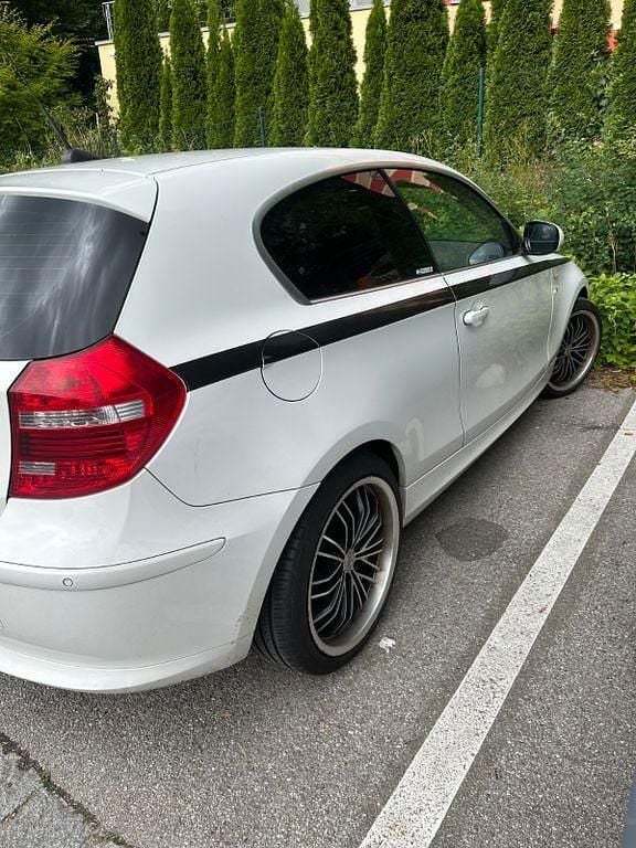 Weiß Gebraucht 2010 BMW 120 Performance Kleinwagen | 4.000 € (Superpreis) - Bild 1/4