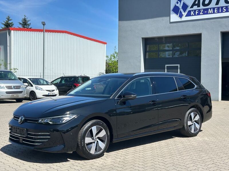 Schwarz Gebraucht 2024 VW Passat Business Kombi | 33.980 € (Fairer Preis) - Bild 1/4