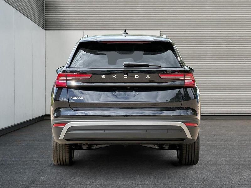 Neu Skoda Kodiaq Selection 150 PS (110 kW) 2025 Moonweiß perleffekt SUV