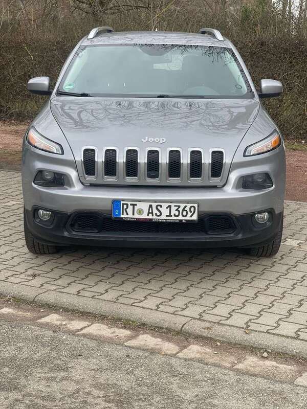 Billet silver metallic clear Gebraucht 2016 Jeep Cherokee Sport SUV | 9.500 € - Bild 1/4