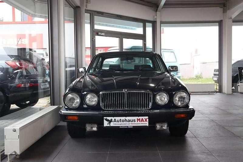 Gebraucht Jaguar XJ12 264 PS (194 kW) 1986 Blau Limousine