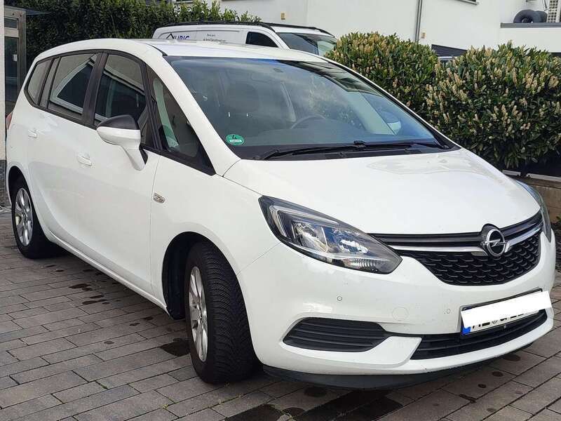 Weiß Gebraucht 2018 Opel Zafira Edition Van / Kleinbus | 14.990 € (Etwas zu teuer) - Bild 1/4