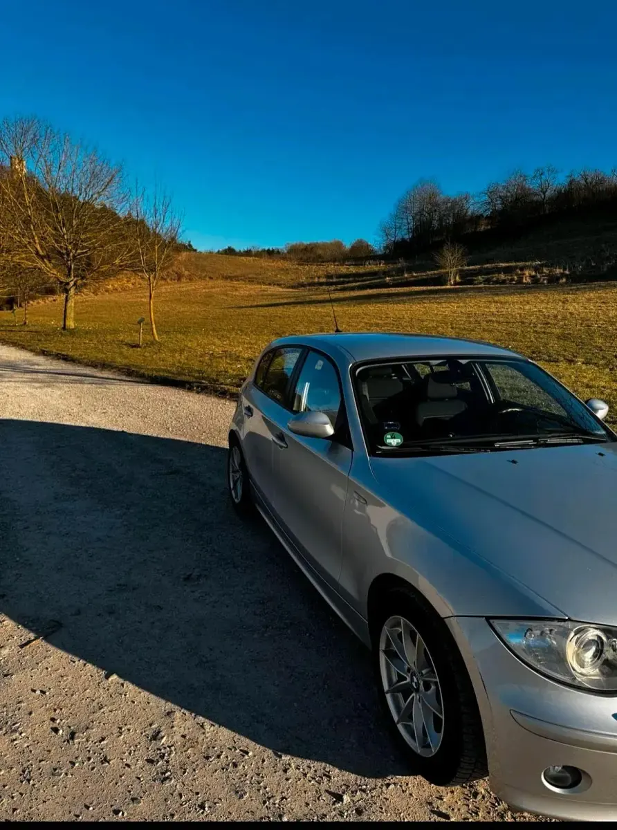 Gebraucht BMW 118 130 PS (95 kW) 2006 Silber Kleinwagen