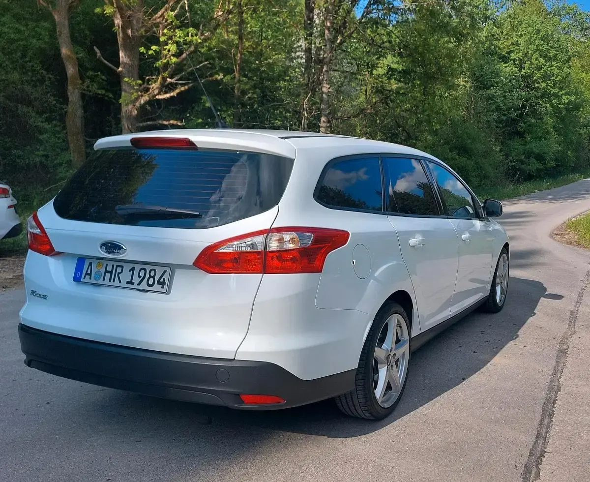 Gebraucht Ford Focus 115 PS (84 kW) 2014 Weiß Kombi