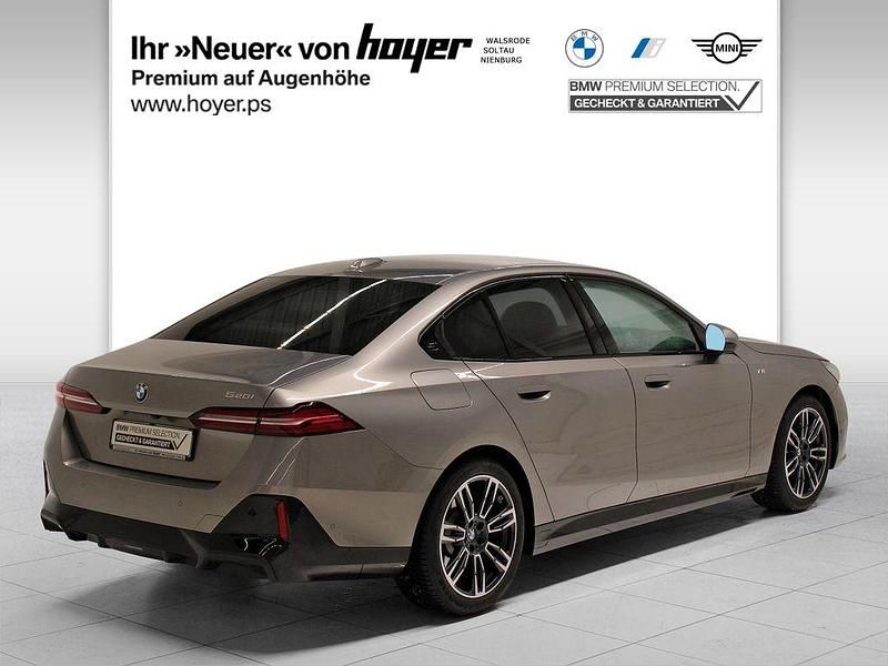 Gebraucht BMW 520 M Sport 208 PS (152 kW) 2025 Oxidgrau Limousine