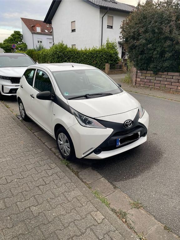 Weiß Gebraucht 2015 Toyota Aygo Kleinwagen | 6.200 € (Guter Preis) - Bild 1/4