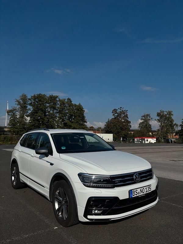Weiß Gebraucht 2021 VW Tiguan Allspace R-line SUV | 29.999 € (Guter Preis) - Bild 1/4