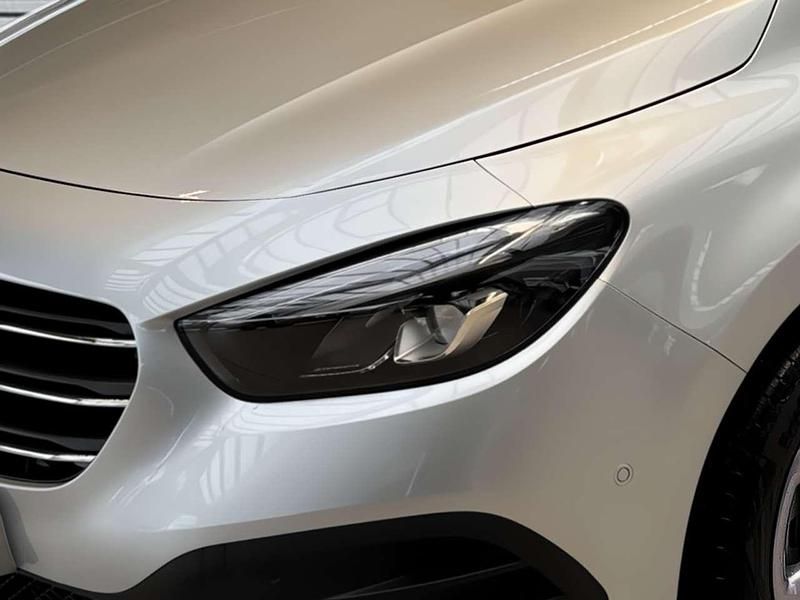 Gebraucht Mercedes T160 Style 95 PS (69 kW) 2024 Helvinsilber metallic Van / Kleinbus