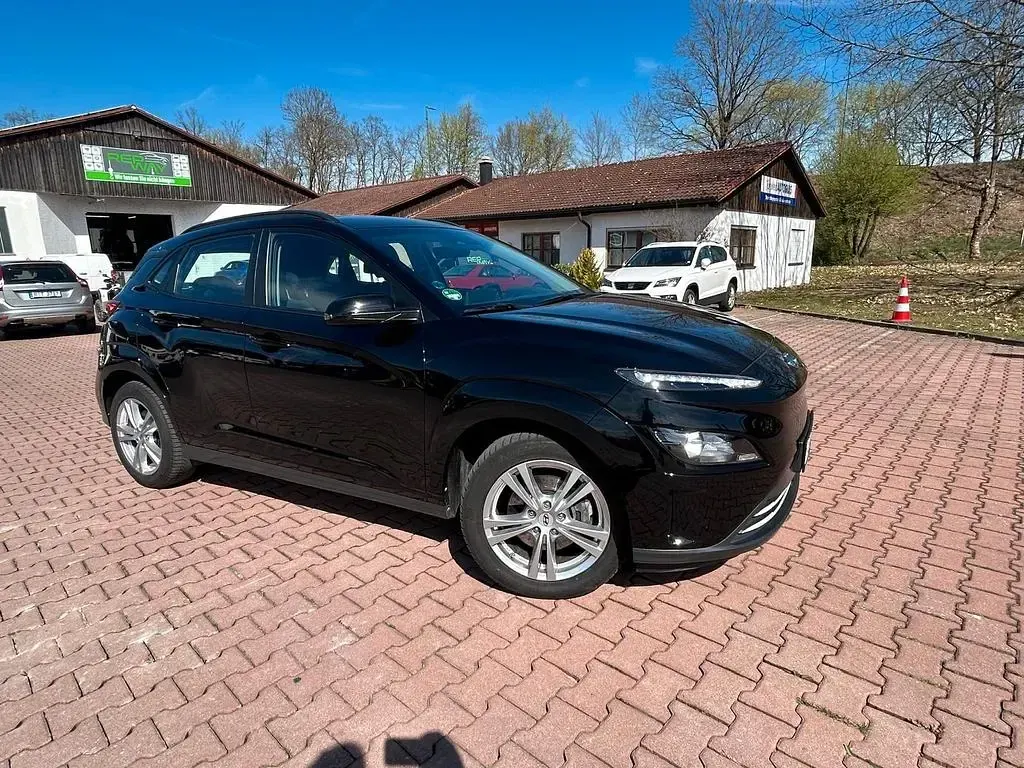 Gebraucht Hyundai Kona Select 100 kW (136 PS) 2023 Schwarz SUV