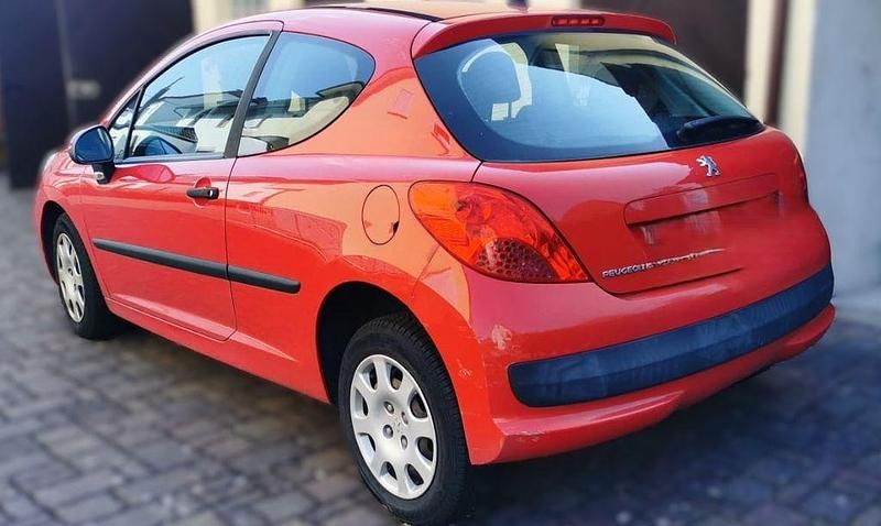 Rot Gebraucht 2009 Peugeot 207 Filou Limousine | 1.500 € (Superpreis) - Bild 1/4