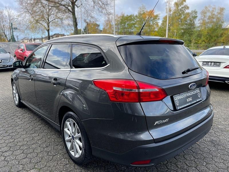 Gebraucht Ford Focus Titanium 120 PS (88 kW) 2016 Grau Kombi