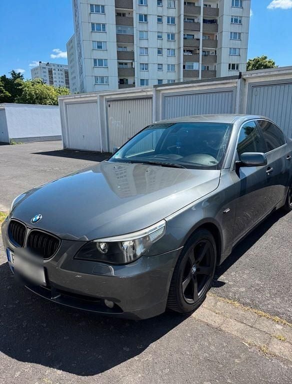 Grau Gebraucht 2004 BMW 525 Limousine | 4.650 € (Fairer Preis) - Bild 1/4