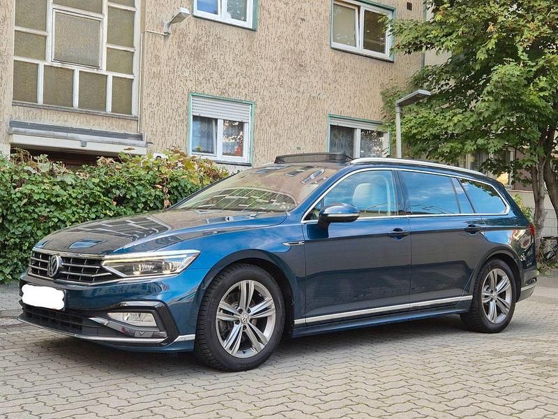 Blau Gebraucht 2020 VW Passat R-line Limousine | 19.500 € (Fairer Preis) - Bild 1/4