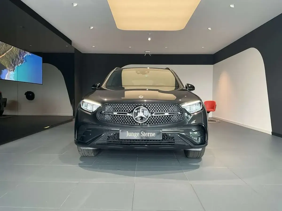 Gebraucht Mercedes GLC200 Night 204 PS (150 kW) 2025 Metalliclack graphitgrau SUV