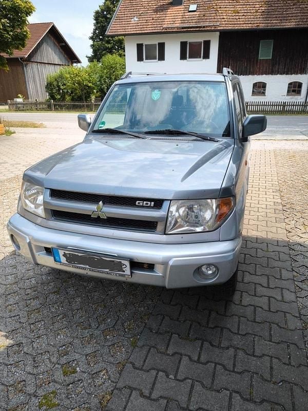 Grau Gebraucht 2005 Mitsubishi Pajero SUV | 8.250 € (Fairer Preis) - Bild 1/4