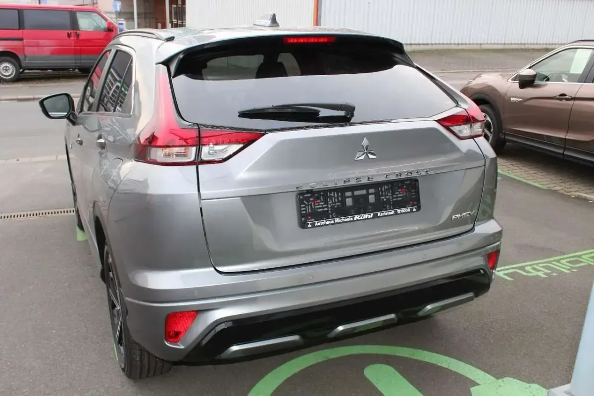 Usado Mitsubishi Eclipse Cross Top 188 CV (138 kW) 2022 Plateado SUV