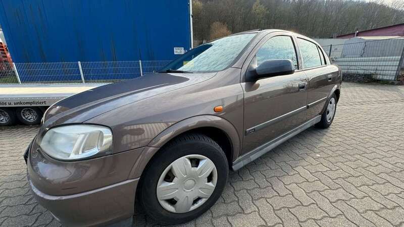Braun Gebraucht 1998 Opel Astra Limousine | 444 € (Superpreis) - Bild 1/4