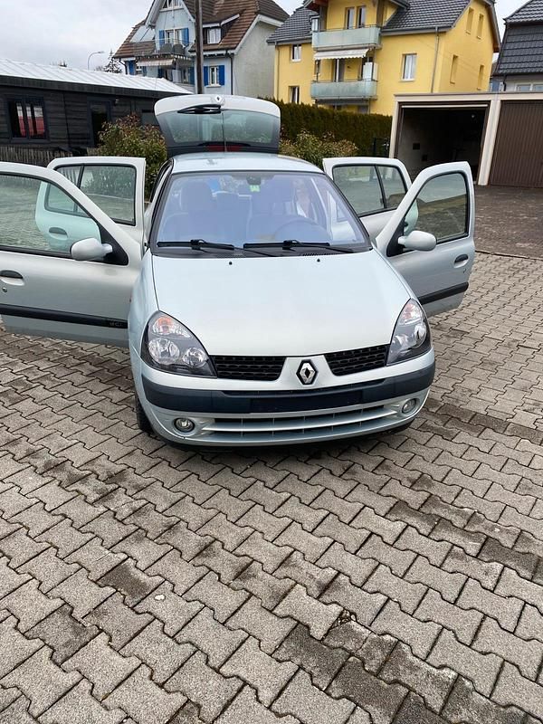 Gebraucht Renault Clio II 75 PS (55 kW) 2002 Silber Kleinwagen