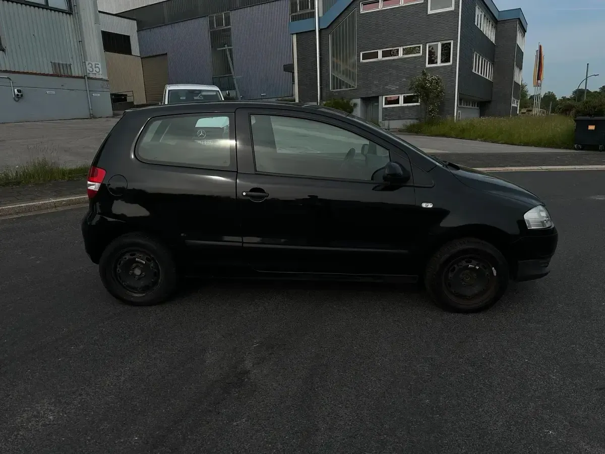 Gebraucht VW Fox 70 PS (51 kW) 2008 Schwarz Kleinwagen
