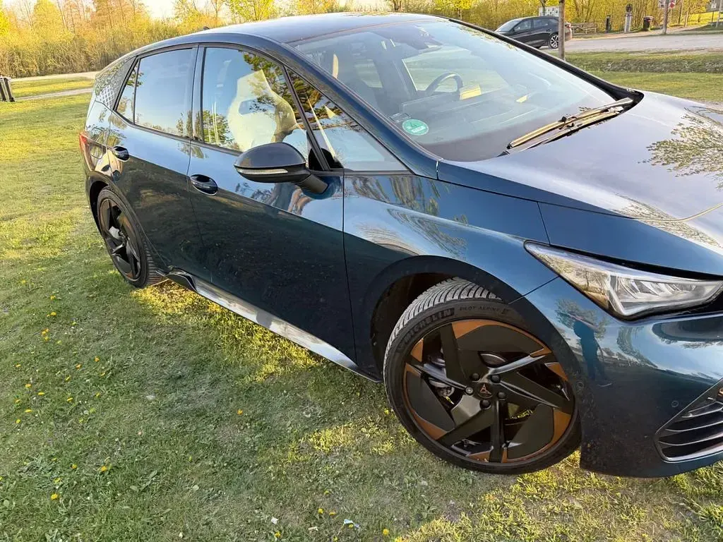 Używany Cupra Born 150 kW (204 KM) 2022 Niebieski Hatchback