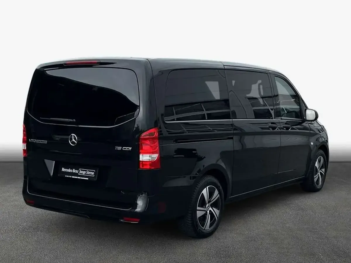 Gebraucht Mercedes Vito Marco Polo 163 PS (119 kW) 2025 Schwarz Van
