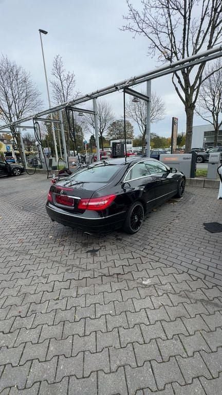Gebraucht Mercedes E350 292 PS (214 kW) 2009 Schwarz Coupé