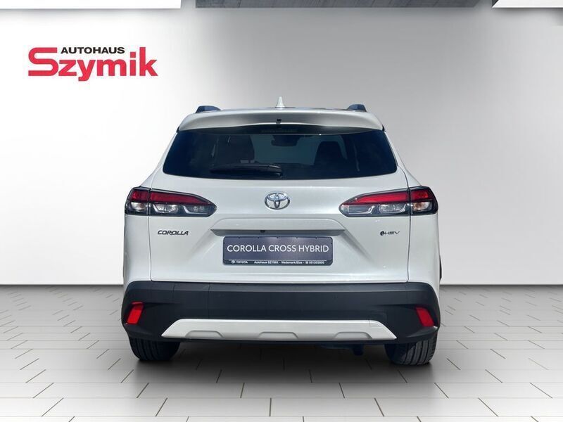 Gebraucht Toyota Corolla Cross Style 140 PS (102 kW) 2024 Platinumweiß perleffekt SUV