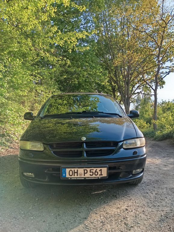 Schwarz Gebraucht 1999 Chrysler Grand Voyager Van / Kleinbus | 2.900 € - Bild 1/4