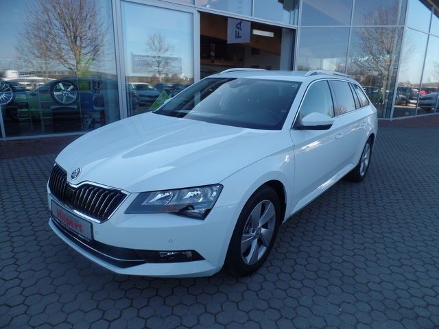 Weiß Gebraucht 2016 Skoda Superb Ambition Kombi | 28.990 € - Bild 1/4