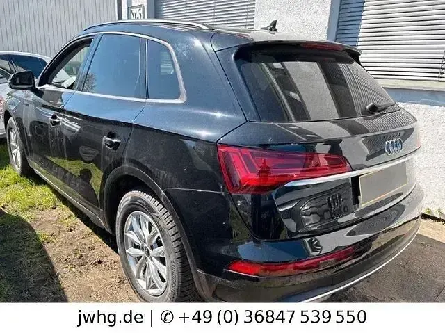 Gebraucht Audi Q5 Sport 163 PS (119 kW) 2022 Brillantschwarz SUV