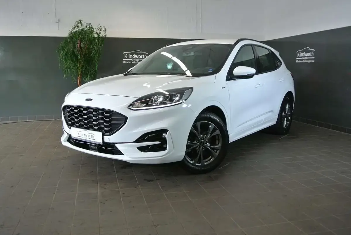 Gebraucht Ford Kuga ST-Line 120 PS (88 kW) 2022 Frost weiß SUV