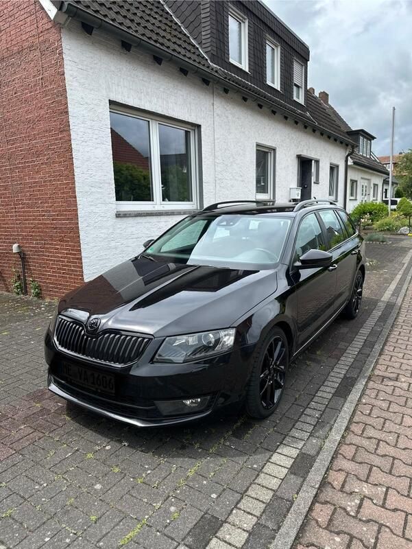 Schwarz Gebraucht 2013 Skoda Octavia Kombi | 8.900 € (Fairer Preis) - Bild 1/4
