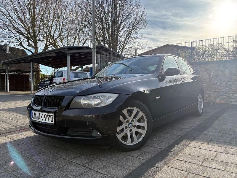 Second-hand BMW 318 143 CP (105 kW) 2008 Negru Berlinǎ
