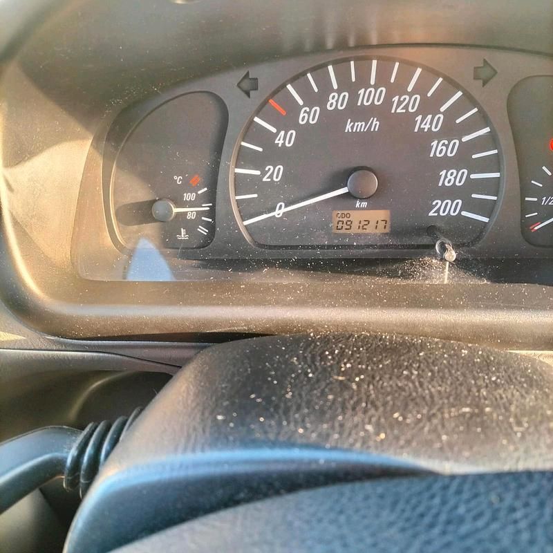 Gebraucht Opel Agila 58 PS (42 kW) 2002 Rot Van / Kleinbus