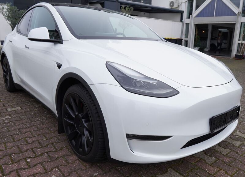 Pearl white multicoat Gebraucht 2023 Tesla Model Y Performance SUV | 39.950 € (Superpreis) - Bild 1/4