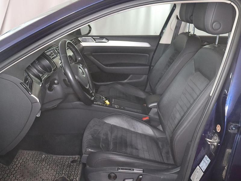 Gebraucht VW Passat Highline 150 PS (110 kW) 2019 Blau Kombi